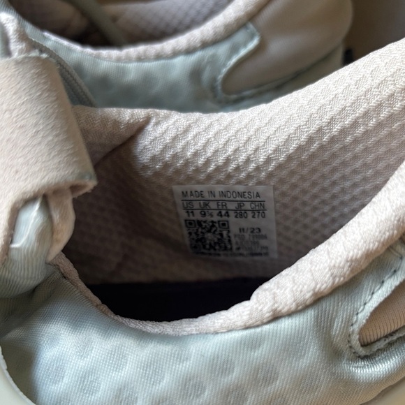 Adidas Boost women’s size 11 Cream, light pink and Gray sneakers - Picture 4 of 7